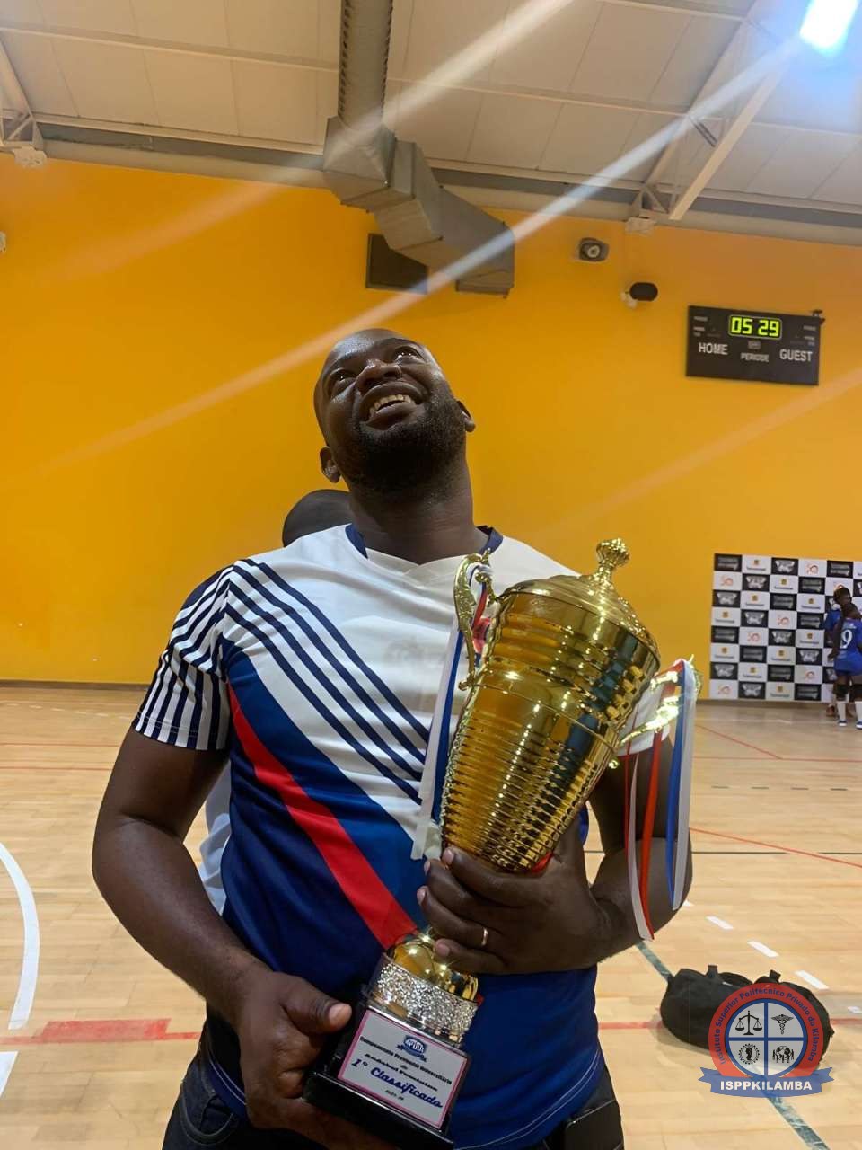 A Seleção de Andebol consagrada campeão do campeonato das Universidades realizada pela APDUL - Presidente da CDU do ISPP-Kilamba